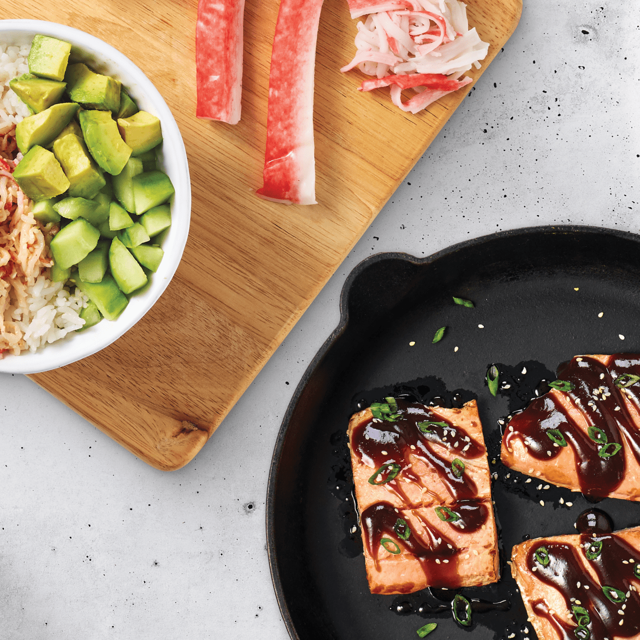 Salmon on a black platter